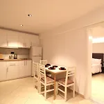 Aparthotel Melina's Seaside Retreat 4*
