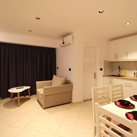 מלון דירות Melina's Seaside Retreat 3*