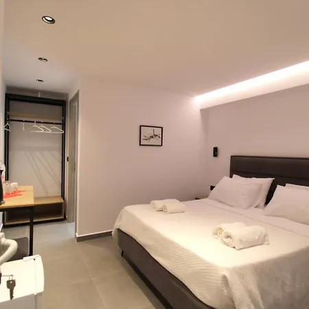 Melina's Seaside Retreat מלון דירות 3*