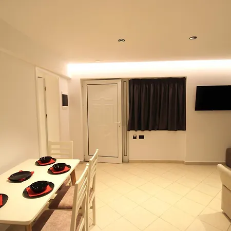 מלון דירות Melina's Seaside Retreat 3*