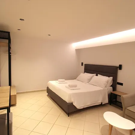 Melina's Seaside Retreat מלון דירות