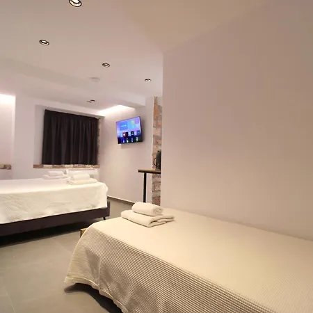 Melina's Seaside Retreat מלון דירות 3*