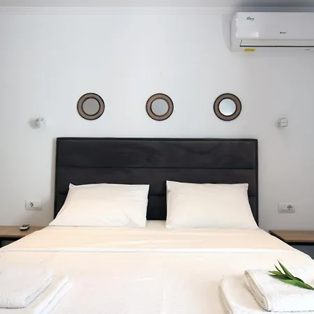 Melina's Seaside Retreat Aparthotel