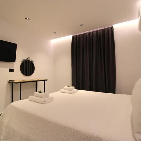 Melina's Seaside Retreat 4* 사밀
