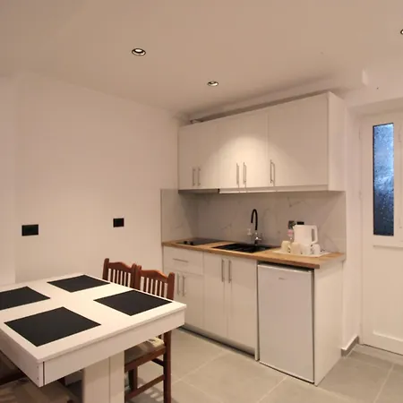 Lejlighedshotel Melina's Seaside Retreat Ksamil