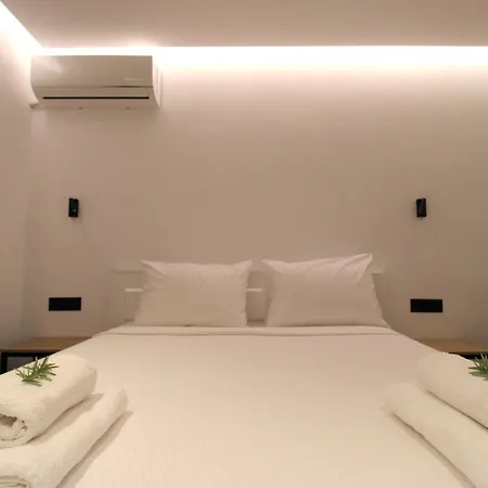 Melina's Seaside Retreat 4* 사밀