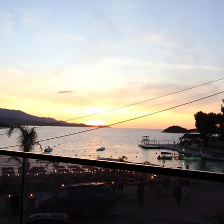 Melina's Seaside Retreat 사밀