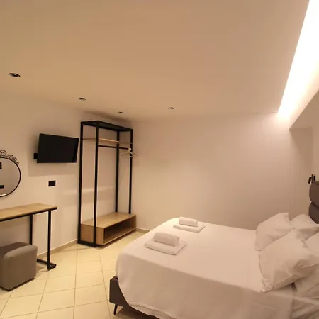 Melina's Seaside Retreat 4* 사밀