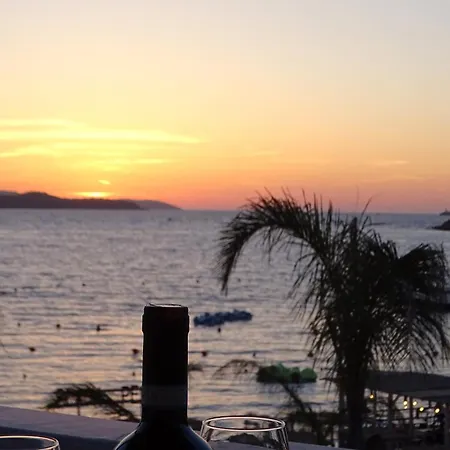 Melina's Seaside Retreat 아파트호텔 4*
