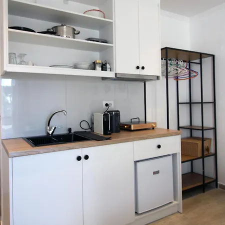 Melina's Seaside Retreat Hotel apartamentowy