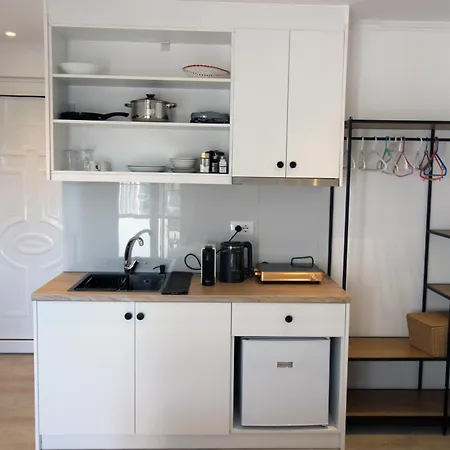 Melina's Seaside Retreat Hotel apartamentowy *