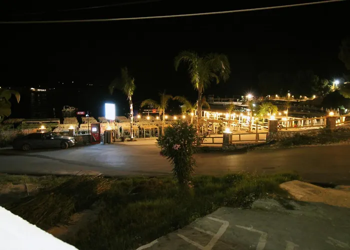 Melina's Seaside Retreat Aparthotel