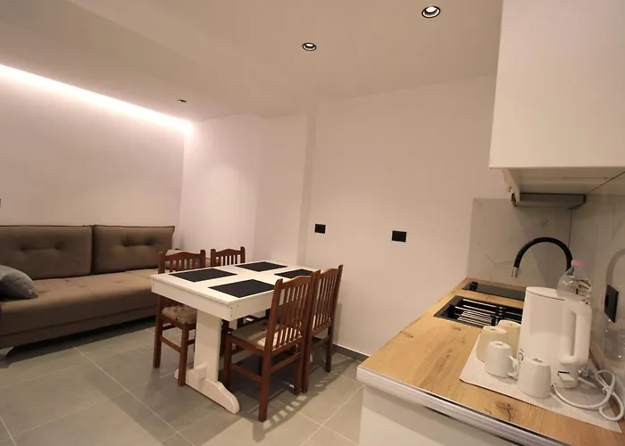 Melina's Seaside Retreat Aparthotel 3*