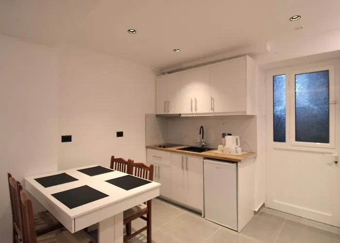 Aparthotel Melina's Seaside Retreat Ksamil