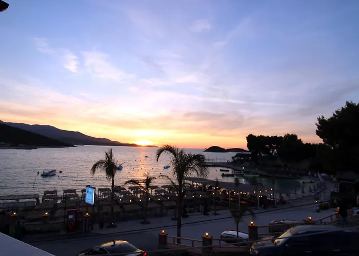 Melina's Seaside Retreat Aparthotel