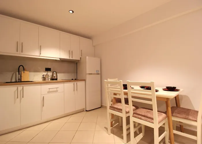 Melina's Seaside Retreat Aparthotel