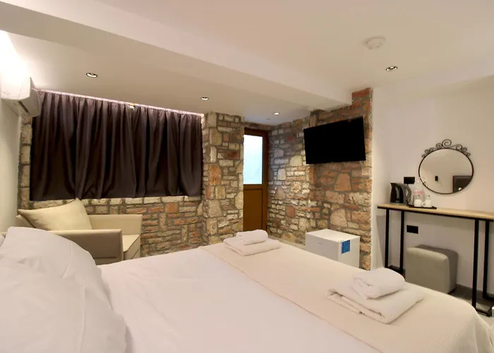 Melina's Seaside Retreat Aparthotel