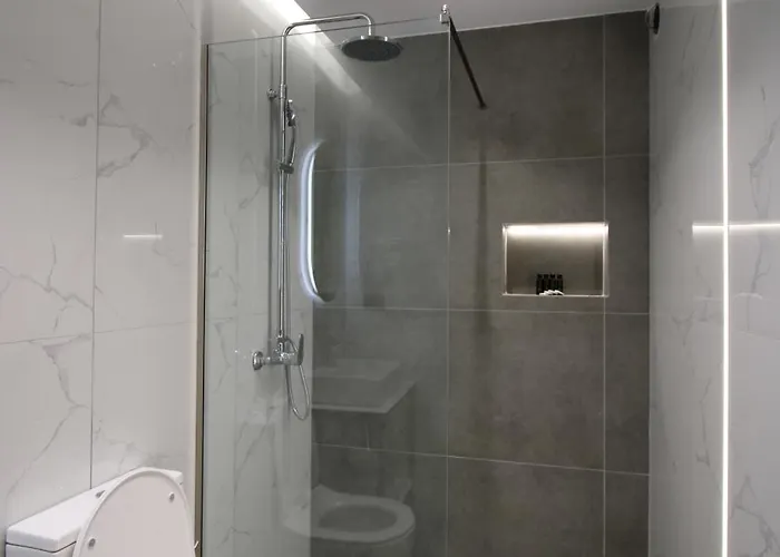 Melina's Seaside Retreat Aparthotel